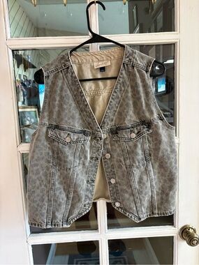 Universal Thread Gray Leopard Print Denim Vest